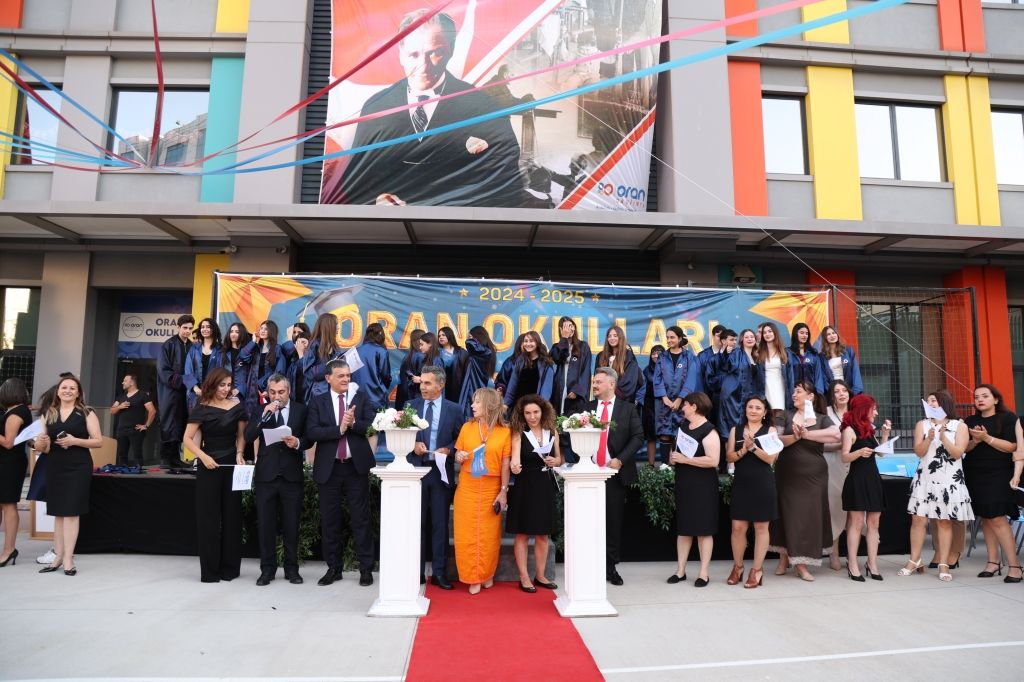 2024-2025 Ortaokul Liseye Geçiş ve Anadolu Lisesi Mezuniyet Törenimizi coşku ve gururla gerçekleştirdik.
