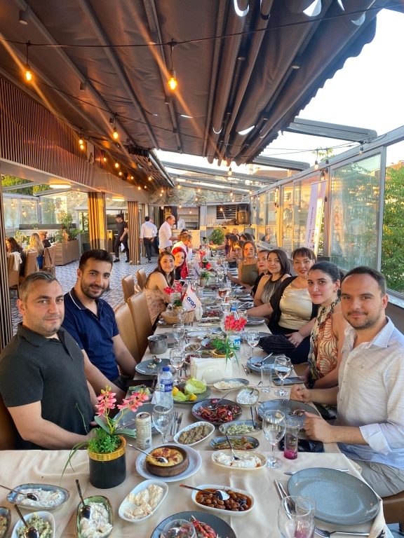 Güzel anılar biriktirdiğimiz bir yılı, geleneksel yıl sonu yemeğimizle taçlandırdık! görseli 2