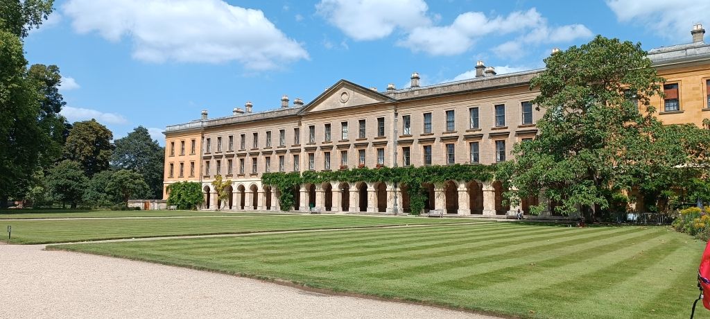 Bu yaz Oran Okulları öğrencileri, İngiltere’de Royal Holloway Üniversitesi’nde Oxford International tarafından düzenlenen yaz okuluna katılarak unutulmaz bir yurtdışı deneyimi yaşadı! görseli 10