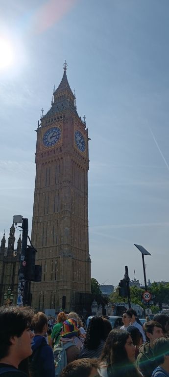 Bu yaz Oran Okulları öğrencileri, İngiltere’de Royal Holloway Üniversitesi’nde Oxford International tarafından düzenlenen yaz okuluna katılarak unutulmaz bir yurtdışı deneyimi yaşadı! görseli 15