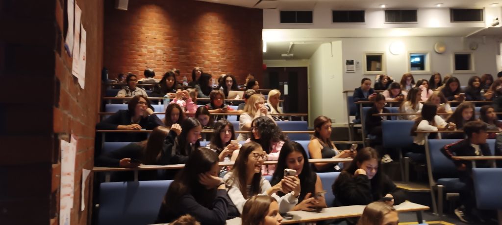 Bu yaz Oran Okulları öğrencileri, İngiltere’de Royal Holloway Üniversitesi’nde Oxford International tarafından düzenlenen yaz okuluna katılarak unutulmaz bir yurtdışı deneyimi yaşadı! görseli 8