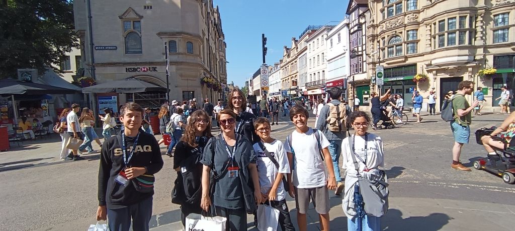 Bu yaz Oran Okulları öğrencileri, İngiltere’de Royal Holloway Üniversitesi’nde Oxford International tarafından düzenlenen yaz okuluna katılarak unutulmaz bir yurtdışı deneyimi yaşadı! görseli 9