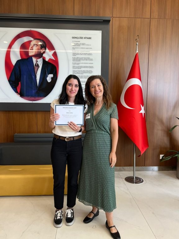 Öğretmen Akademisi Vakfı’nın değerli eğitmenleriyle birlikte, öğretmenlerimizi öğrenmeyi öğreten liderler olarak geliştirmeyi hedefleyen bu anlamlı eğitimi; bol etkinlikli, keyifli ve verimli bir şekilde tamamladık. görseli 17