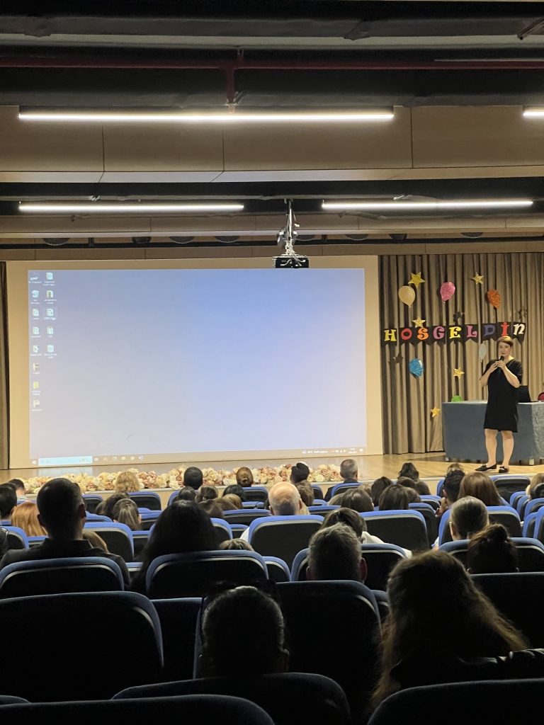 2025-2026 eğitim öğretim yılı ilkokul, ortaokul ve lise kademelerimizin, akademik, idari  işleyiş, yenilikçi uygulamalar, öğrenci başarısını yükseltme içerikli veli bilgilendirme ve öğretmen veli tanışma  toplantılarımızı gerçekleştirdik. görseli 4