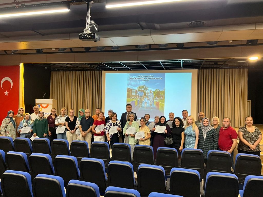 Okulumuzda kalplerimize dokunan ''Torunlar ile Büyükanne - Büyükbabalar Arasında Etkili İletişim'' semineri gerçekleştirdik.