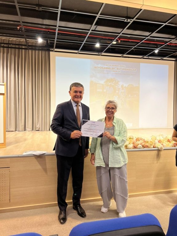 Okulumuzda kalplerimize dokunan ''Torunlar ile Büyükanne - Büyükbabalar Arasında Etkili İletişim'' semineri gerçekleştirdik. görseli 5