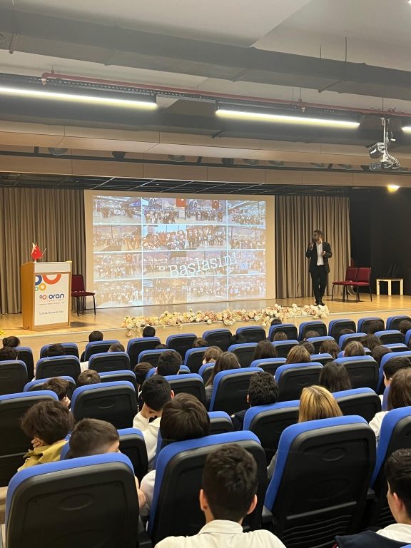 Yurt Dışı Yaz Okulu Tanıtımı! Öğrencilerimiz, yurt dışı yaz okulu programı ile onları bekleyen eğlenceli ve öğretici yaz deneyimini yakından tanıdılar! görseli 2