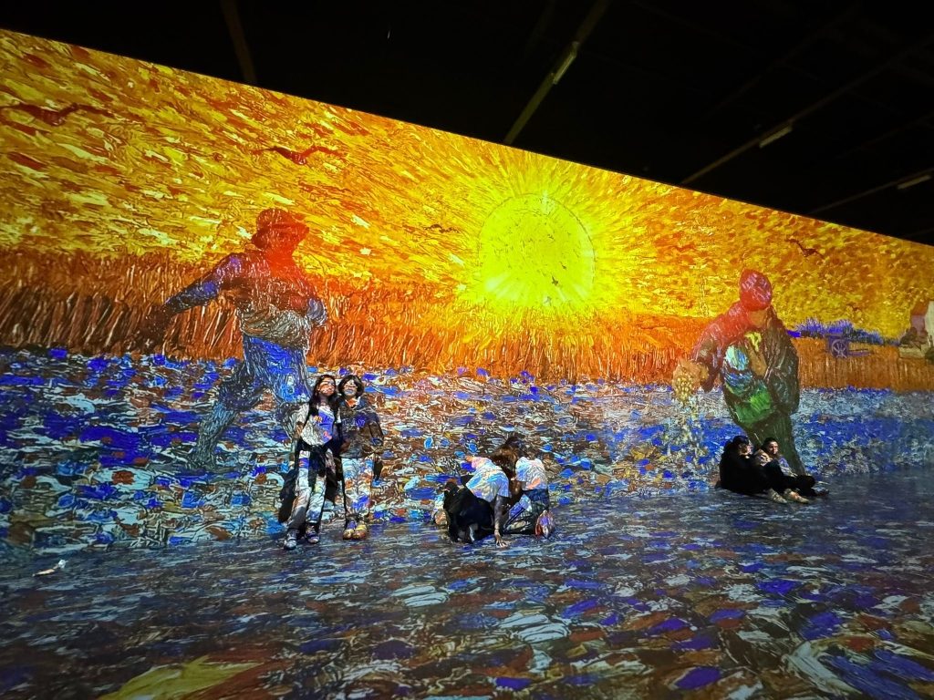 Van Gogh: Işığın İzinde! 7. sınıf öğrencilerimizle birlikte Türkiye’nin ilk tam kapsamlı Dijital Deneyim Merkezi olan “Van Gogh: Işığın İzinde” sergisine gözlem ve inceleme gezisi gerçekleştirdik. görseli 2