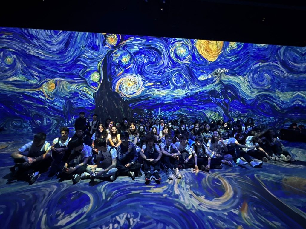 Van Gogh: Işığın İzinde! 7. sınıf öğrencilerimizle birlikte Türkiye’nin ilk tam kapsamlı Dijital Deneyim Merkezi olan “Van Gogh: Işığın İzinde” sergisine gözlem ve inceleme gezisi gerçekleştirdik. görseli 5