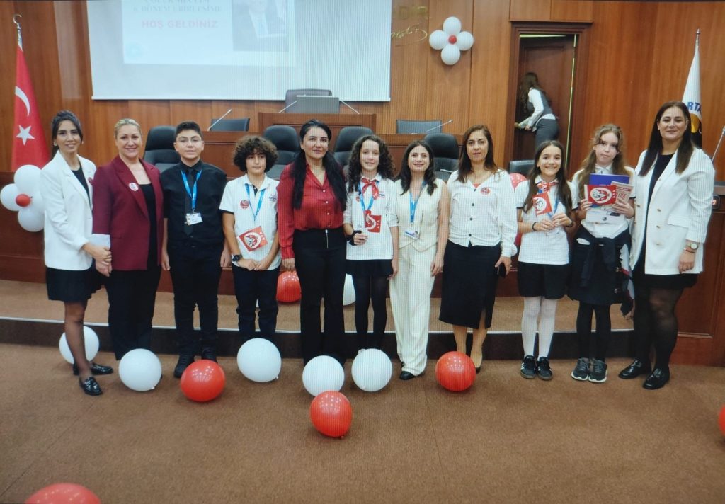 Öğrencilerimiz Kartal Belediyesi Çocuk Meclisi’nde Okulumuzu Gururla Temsil Ettiler!