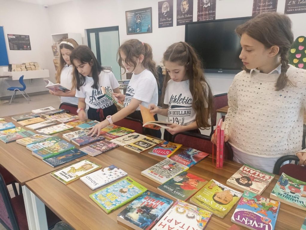 Kütüphane Birimimiz, Türkçe-Edebiyat Zümrelerimiz ve Sınıf Öğretmenlerimizin iş birliğiyle Kitap Takas Etkinliğimizi başarıyla gerçekleştirdik. görseli 10