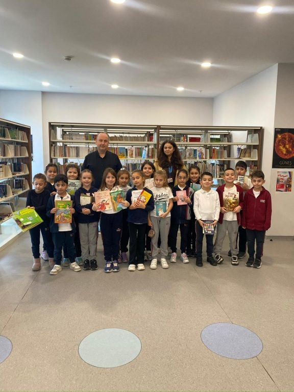 Kütüphane Birimimiz, Türkçe-Edebiyat Zümrelerimiz ve Sınıf Öğretmenlerimizin iş birliğiyle Kitap Takas Etkinliğimizi başarıyla gerçekleştirdik. görseli 7