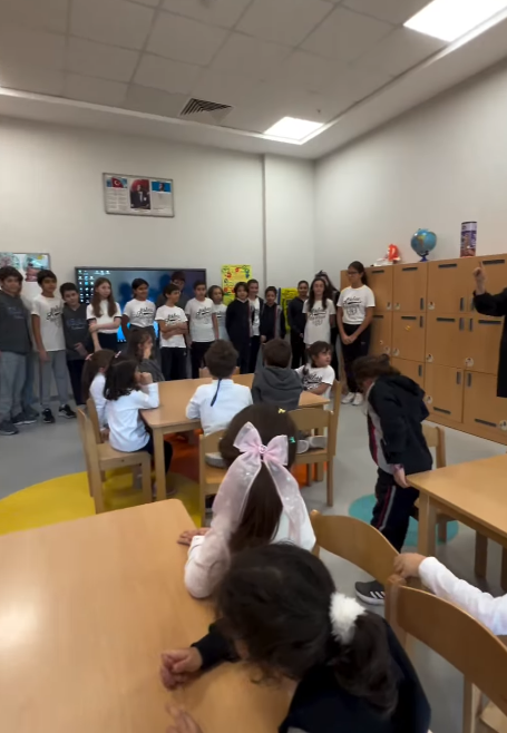 Sharing and Caring Projesi kapsamında 6. sınıf öğrencilerimiz, fen ve matematik gibi derslerin yanı sıra “Duygularını Tanıma” başlığı altında çalışmalar gerçekleştirdiler.