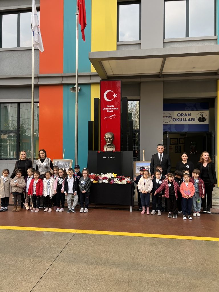Bir milleti umutsuzluktan inanca, karanlıktan aydınlığa taşıyan Ulu Önder Gazi Mustafa Kemal Atatürk’ü, aramızdan ayrılışının 87. yıl dönümünde saygı, minnet ve özlemle anıyoruz. görseli 4
