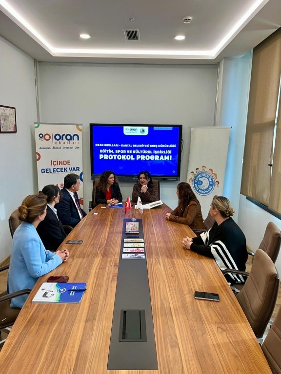 Kartal Belediyesi Kreş Müdürlüğü Başkan Yardımcısı Sayın Dr. Dilek KARS ve Oran Okulları Kurucu Temsilcimiz Sayın Zuhal KARAKAYA ATALAY, okulumuzda bir araya gelerek ilkokul eğitimi, belediye kreşleri öğretmen eğitimi ve öğrenciler için ortak etkinlikler konularında hazırlanan protokole imza attılar. görseli 6
