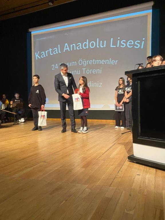 “Yeşil Vatan” temalı şiir yarışmasında 5. sınıf öğrencimiz Özüm Doğan ilçe birincisi olmuştur.
