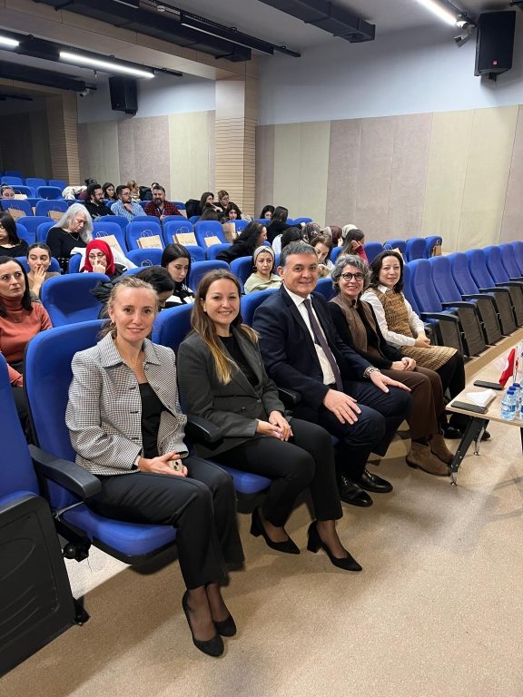 Çocuklukta Sosyal ve Duygusal Öğrenme konulu seminerimizi, Oran Okulları – Kartal İlçe Millî Eğitim Müdürlüğü iş birliğiyle başarıyla gerçekleştirdik görseli 7
