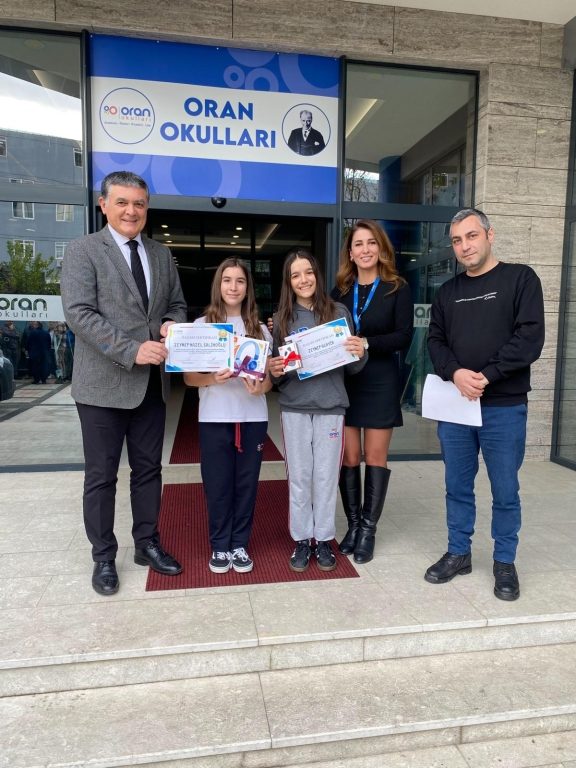 Oran Okulları İlkokul-Ortaokul seviyesinde her yıl düzenlenen “Bir Hikayem Var” etkinliği kapsamında bu yılki yarışmada birbirinden güzel hikayelerle öğrencilerimiz katılım göstermişlerdir.