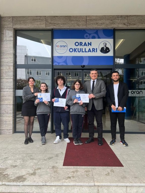 Oran Anadolu Lisesi kademelerinde düzenlenen “Her Fotoğrafın Hikayesi Var.” isimli hikâye yazma yarışması, öğrencilerimizin yoğun katılımı ve özgün eserleriyle başarıyla tamamlanmıştır.