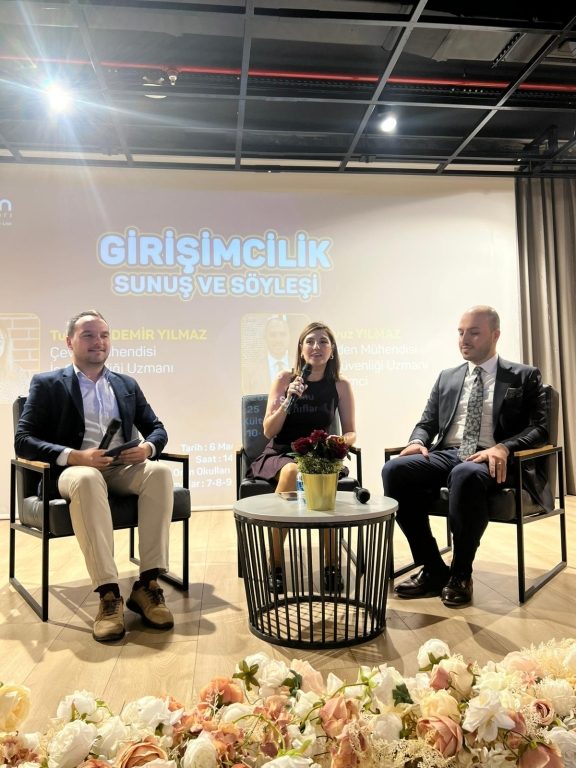 Okulumuzda Girişimcilik Haftası kapsamında öğrencilerimizle ilham verici bir söyleşi gerçekleştirdik.