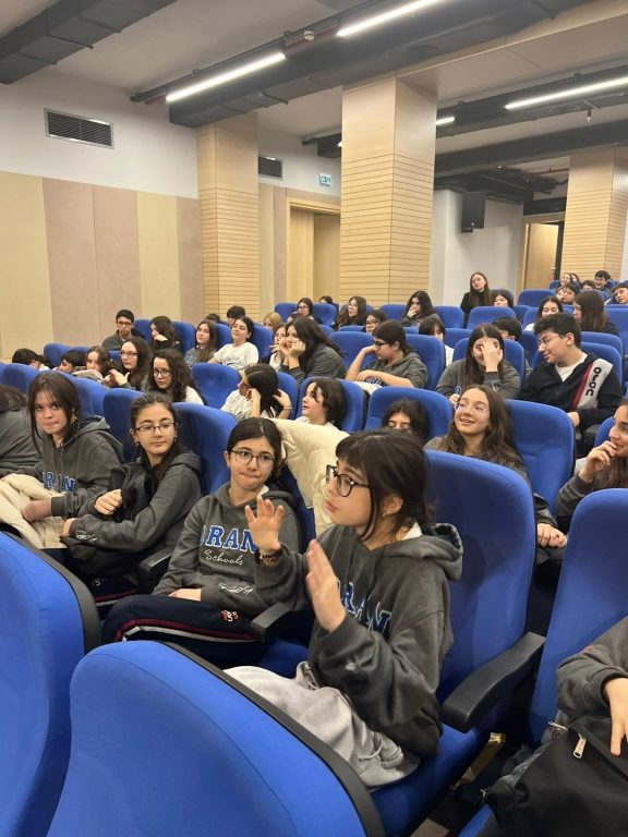 Okulumuzda Girişimcilik Haftası kapsamında öğrencilerimizle ilham verici bir söyleşi gerçekleştirdik. görseli 3