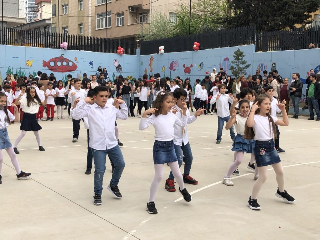 23 Nisan Ulusal Egemenlik ve Çocuk Bayramı Kutlu Olsun! görseli 3