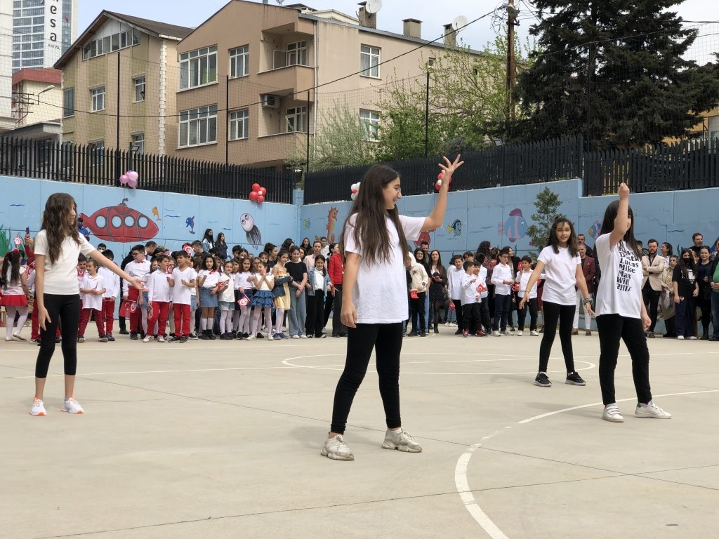 23 Nisan Ulusal Egemenlik ve Çocuk Bayramı Kutlu Olsun! görseli 2
