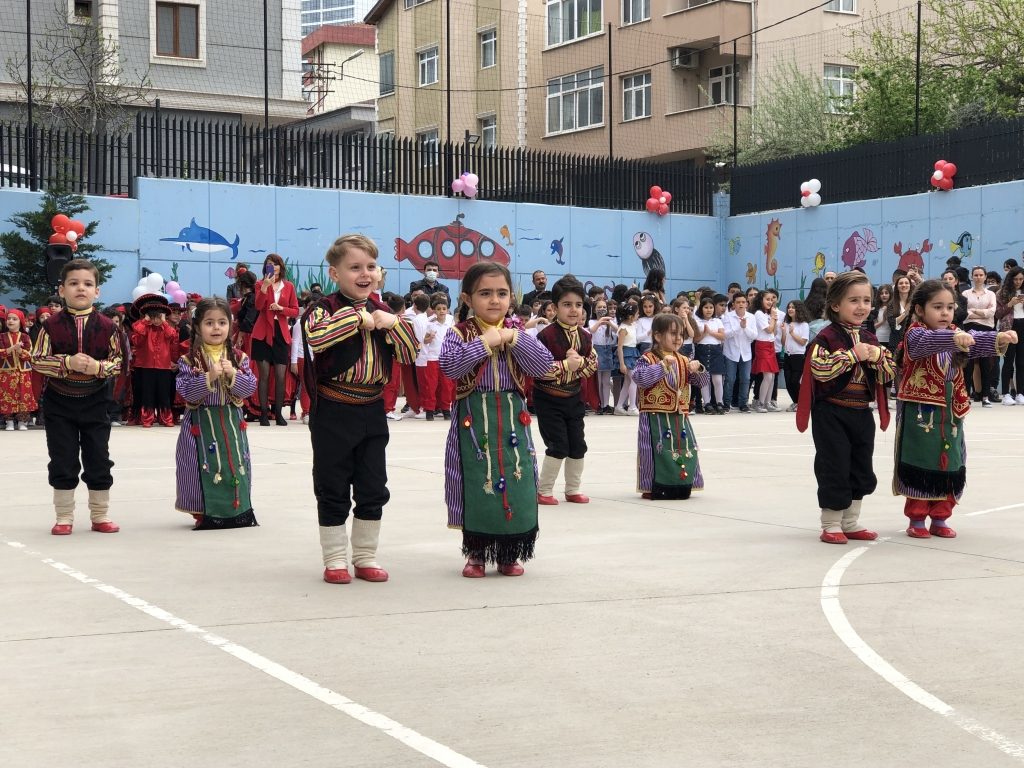 23 Nisan Ulusal Egemenlik ve Çocuk Bayramı Kutlu Olsun! görseli 10